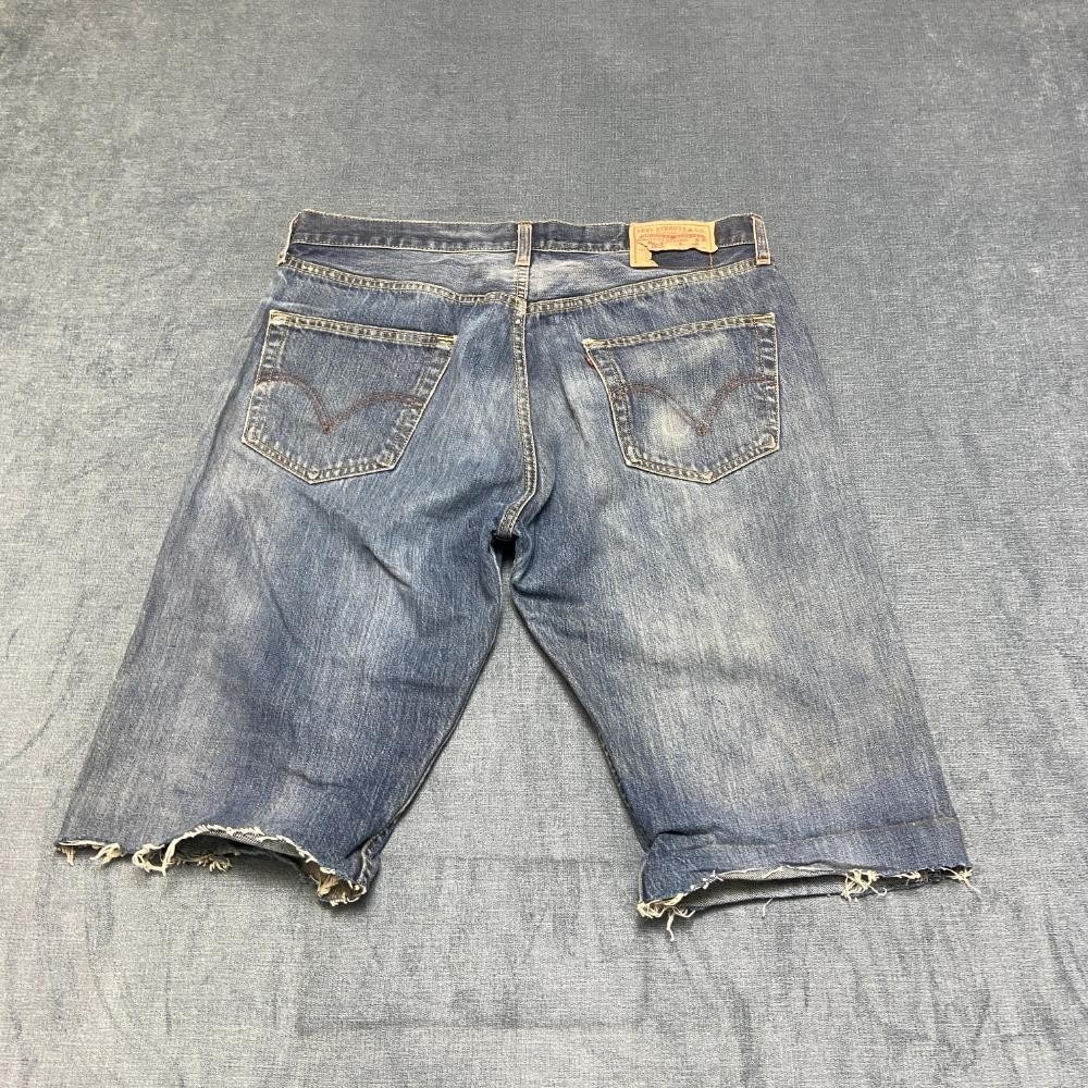 Levi's Bermuda Shorts Mens 34W Blue Denim Casual Streetwear Distressed Raw Hem